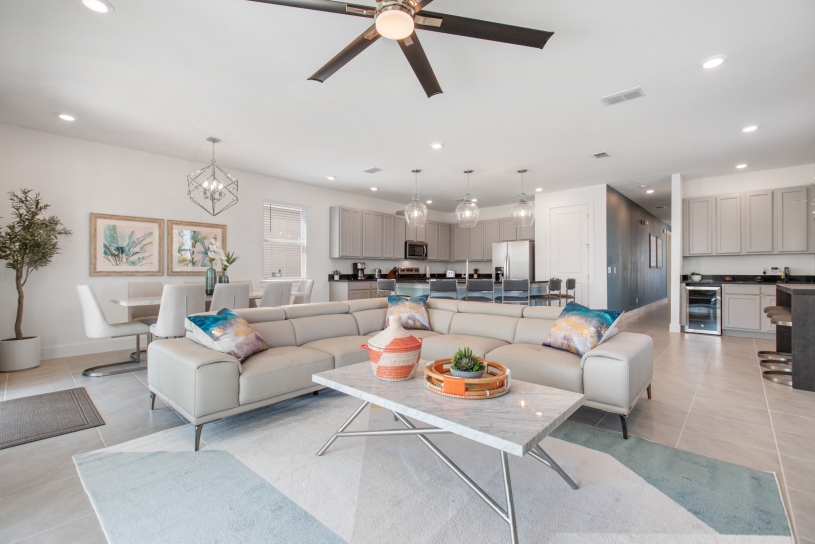 1405 Titian Ct - 21 Living room